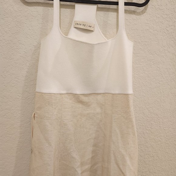 Swaying Knit Dress - Picture 4 of 8